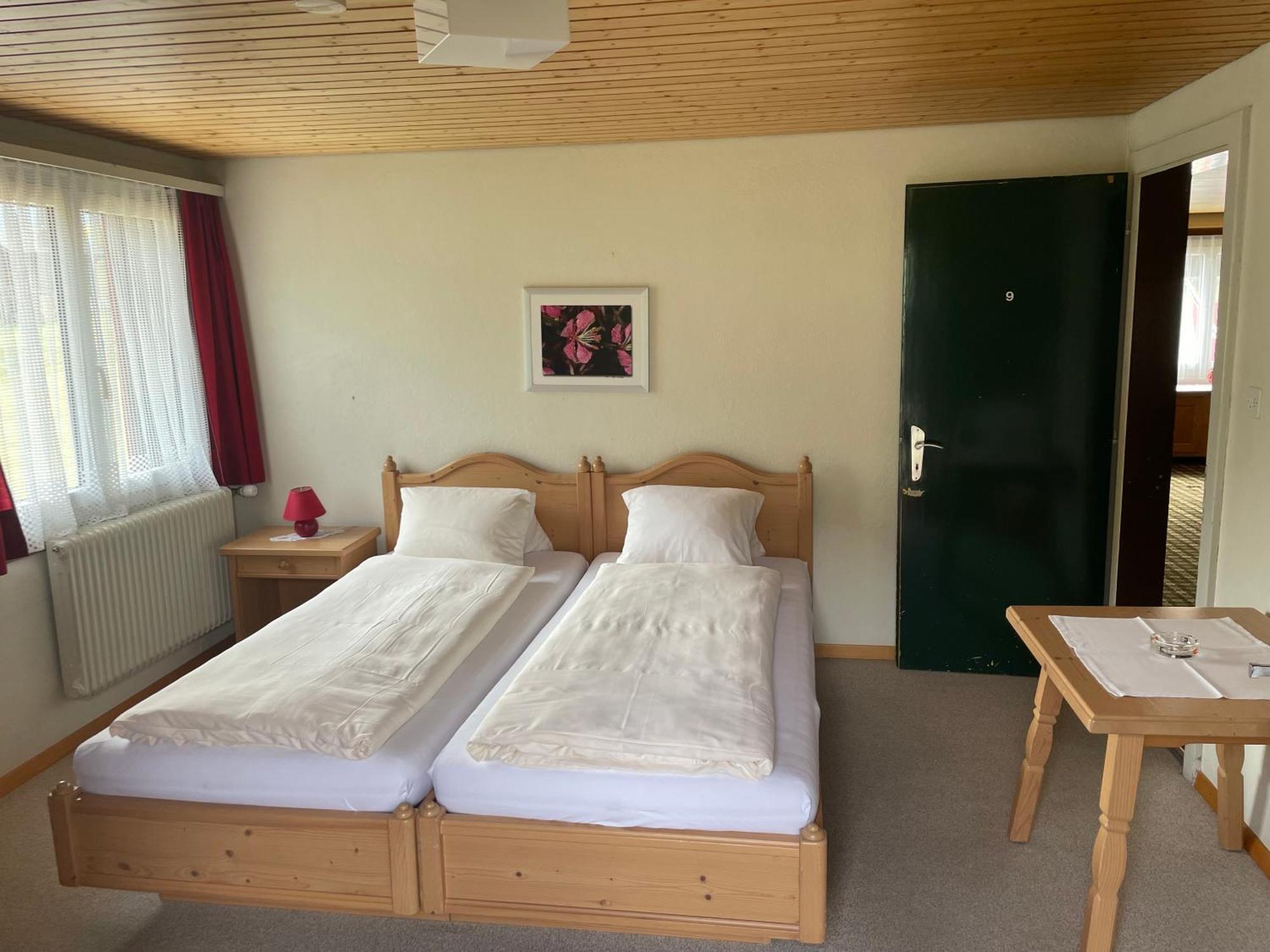 Hotel Restaurant Gommerhof Reckingen Стая снимка